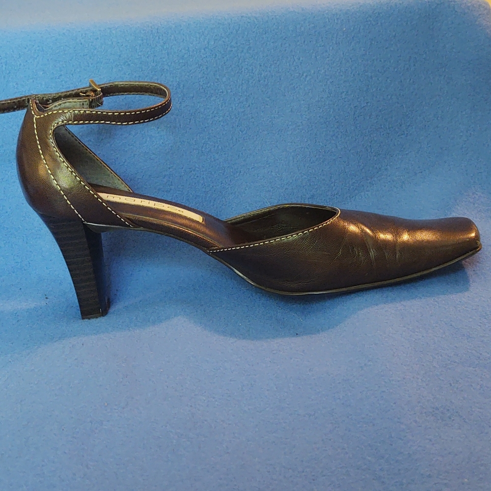 Heels - Picture 2 of 3
